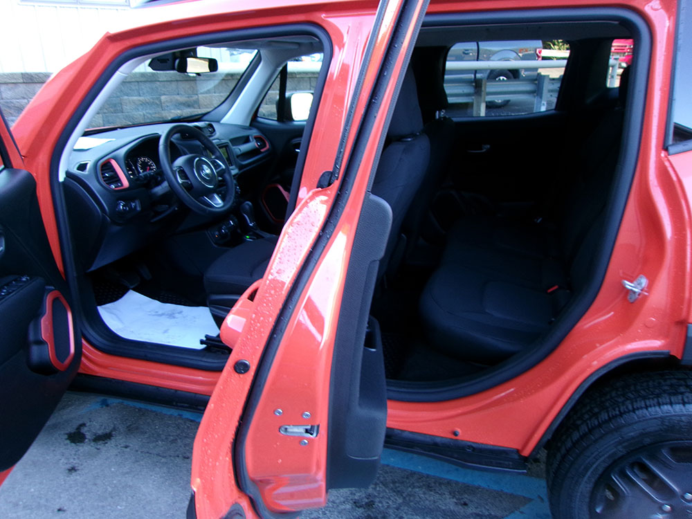 
								JEEP RENEGADE SPORT full									