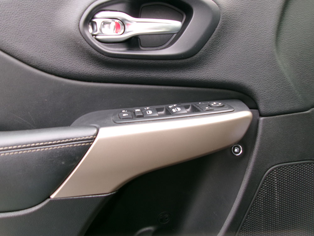 
								JEEP CHEROKEE LIMITED full									