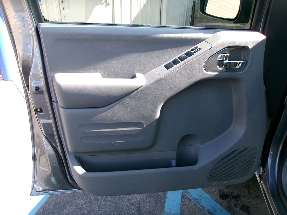 
								NISSAN FRONTIER SV CREW CAB full									