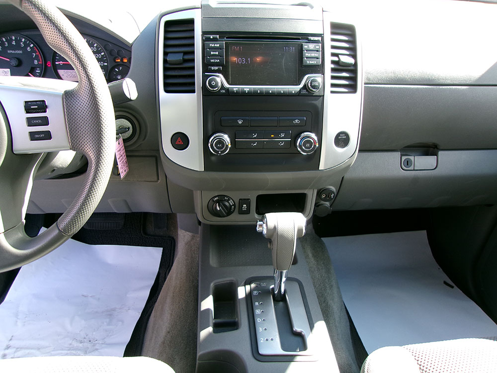 
								NISSAN FRONTIER SV CREW CAB full									