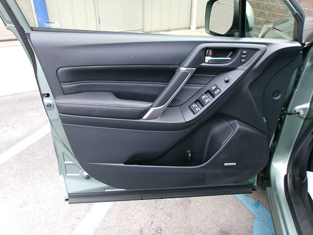 
								SUBARU FORESTER TOURING full									