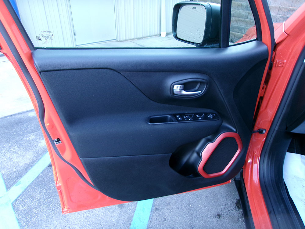 
								JEEP RENEGADE SPORT full									