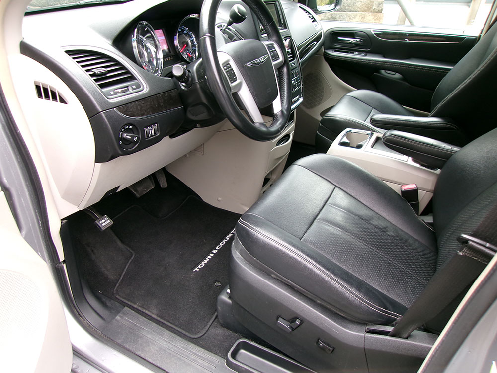 
								CHRYSLER TOWN AND COUNTRY TOURING L full									