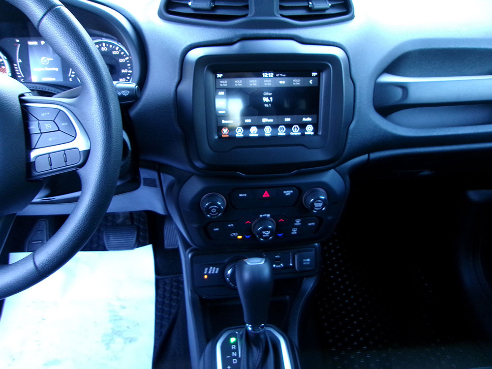 
								JEEP RENEGADE SPORT full									