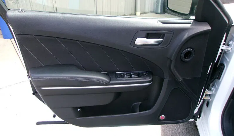 
								DODGE CHARGER SXT full									