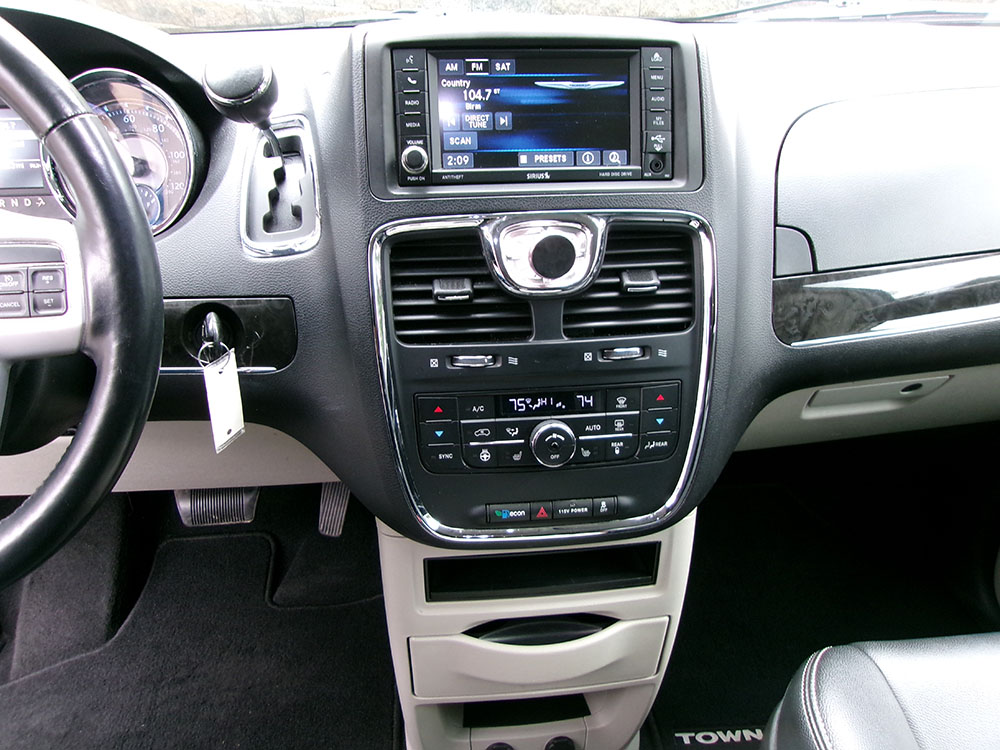 
								CHRYSLER TOWN AND COUNTRY TOURING L full									