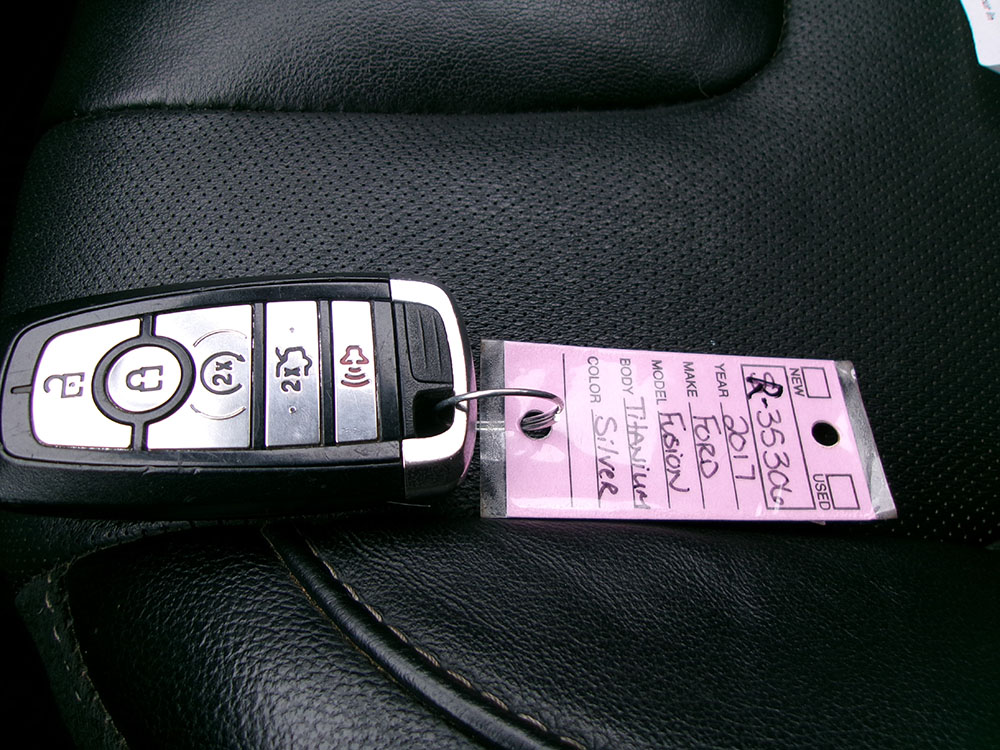 
								FORD FUSION TITANIUM full									