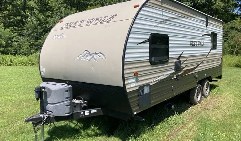 
								FOREST RIVER GREY WOLF LIMITED 19RR TOY HAULER full									