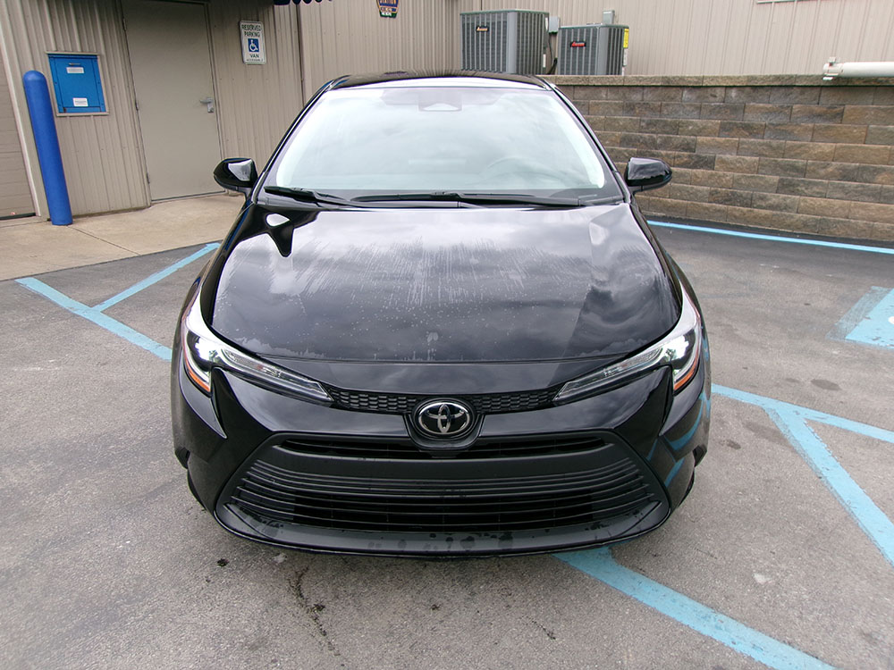 
								TOYOTA COROLLA LE full									