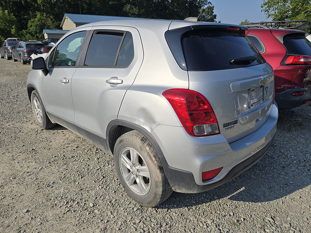 
								CHEVROLET TRAX LS full									