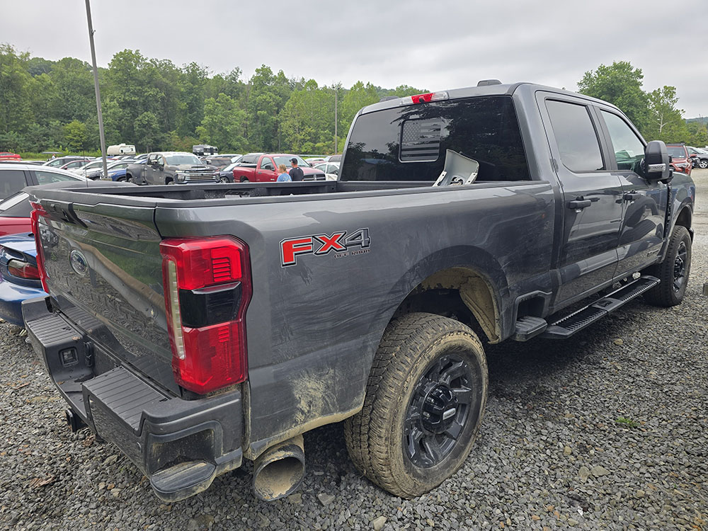 
								FORD F-250 SD STX FX4 CREW CAB full									