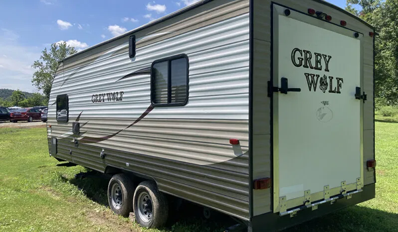 
								FOREST RIVER GREY WOLF LIMITED 19RR TOY HAULER full									