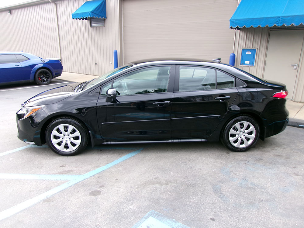 
								TOYOTA COROLLA LE full									