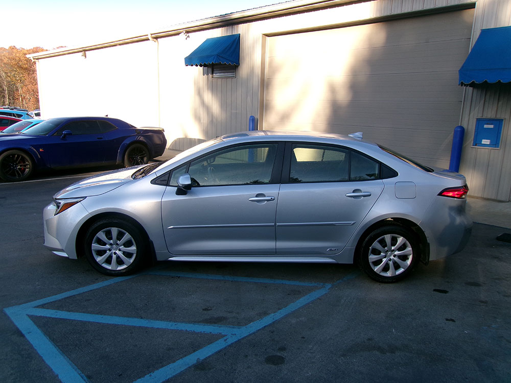 
								TOYOTA COROLLA HYBRID LE full									