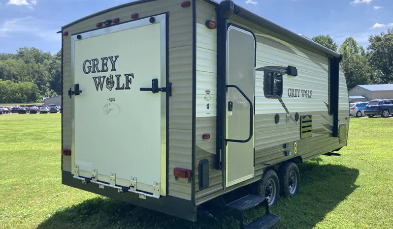 
								FOREST RIVER GREY WOLF LIMITED 19RR TOY HAULER full									