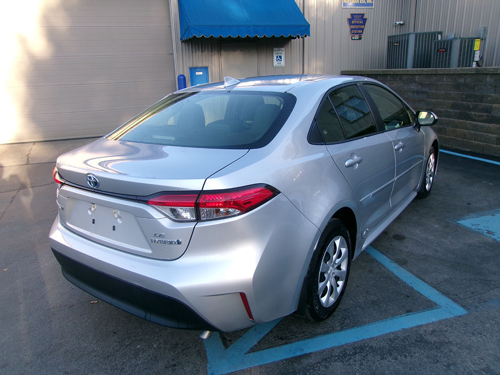 
								TOYOTA COROLLA HYBRID LE full									