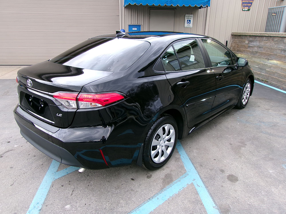 
								TOYOTA COROLLA LE full									