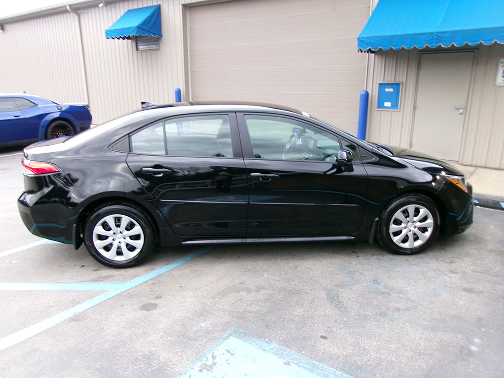 
								TOYOTA COROLLA LE full									