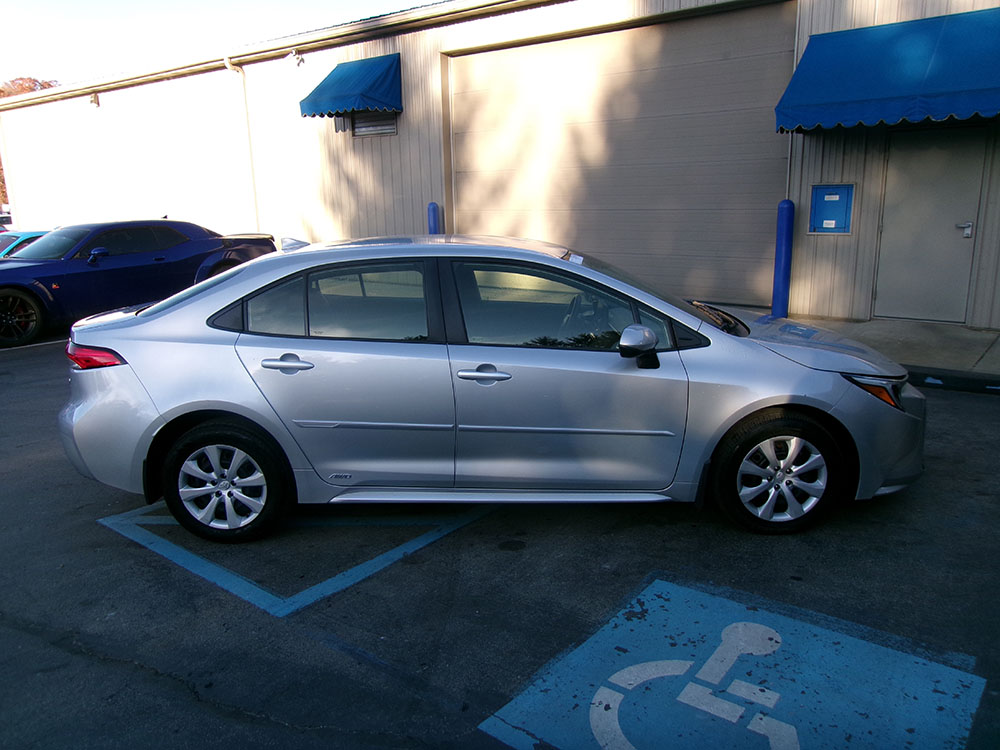 
								TOYOTA COROLLA HYBRID LE full									