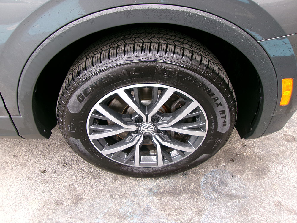 
								VOLKSWAGEN TIGUAN SE full									