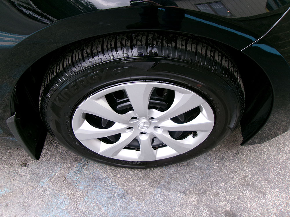 
								TOYOTA COROLLA LE full									