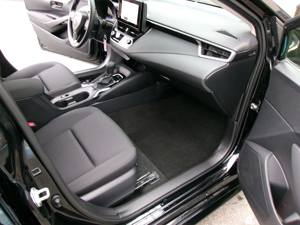 
								TOYOTA COROLLA LE full									