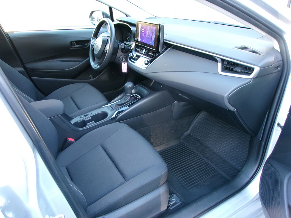 
								TOYOTA COROLLA HYBRID LE full									