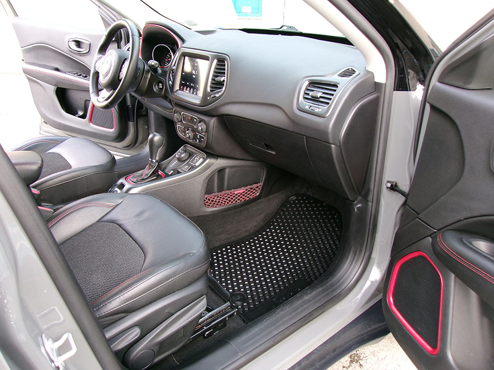 
								JEEP COMPASS TRAILHAWK full									