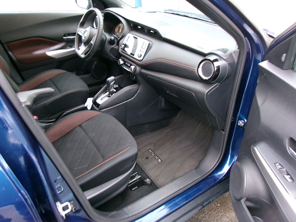 
								NISSAN KICKS SR full									