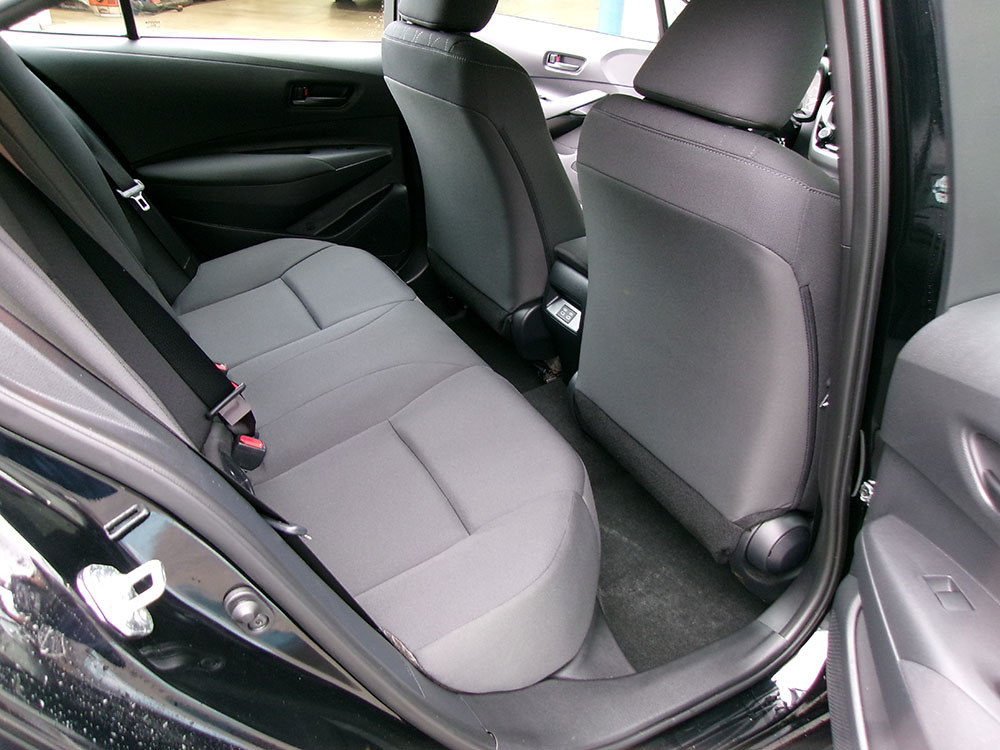 
								TOYOTA COROLLA LE full									