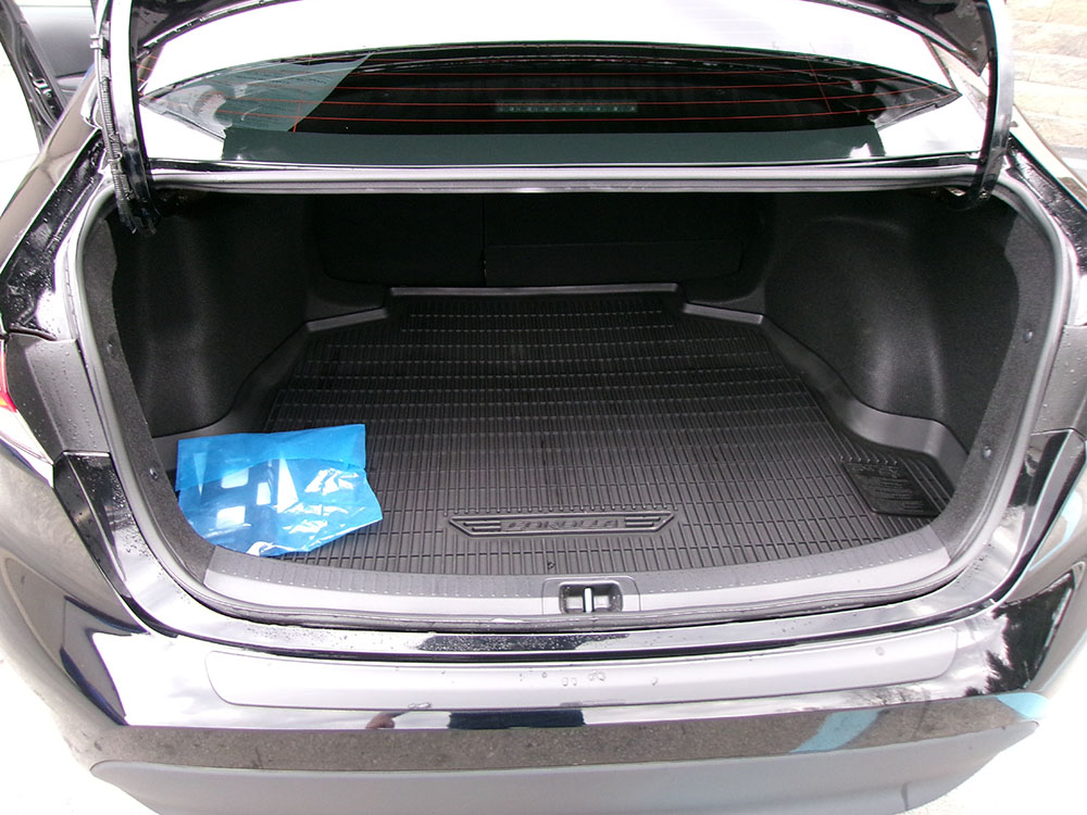 
								TOYOTA COROLLA LE full									