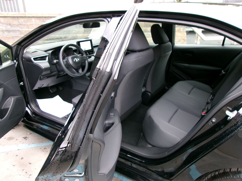 
								TOYOTA COROLLA LE full									