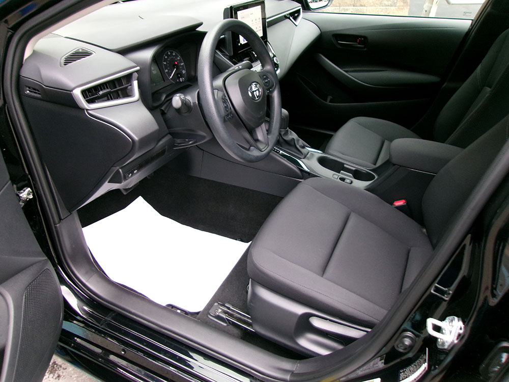 
								TOYOTA COROLLA LE full									