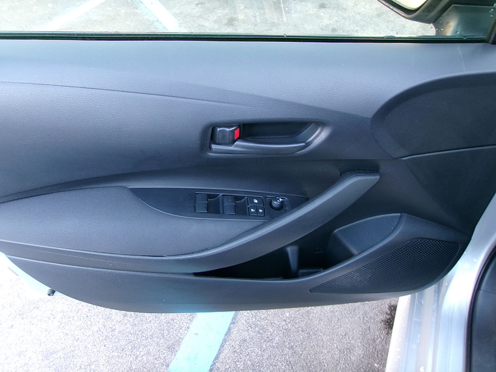 
								TOYOTA COROLLA HYBRID LE full									