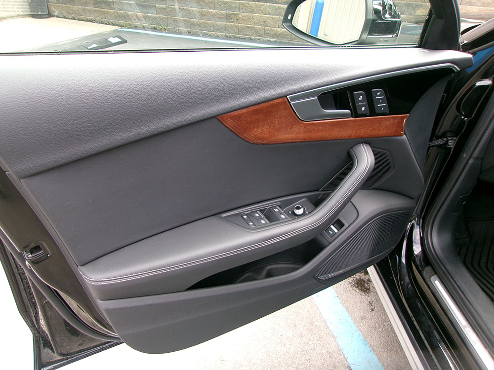 
								AUDI A4 ALLROAD PREMIUM PLUS full									