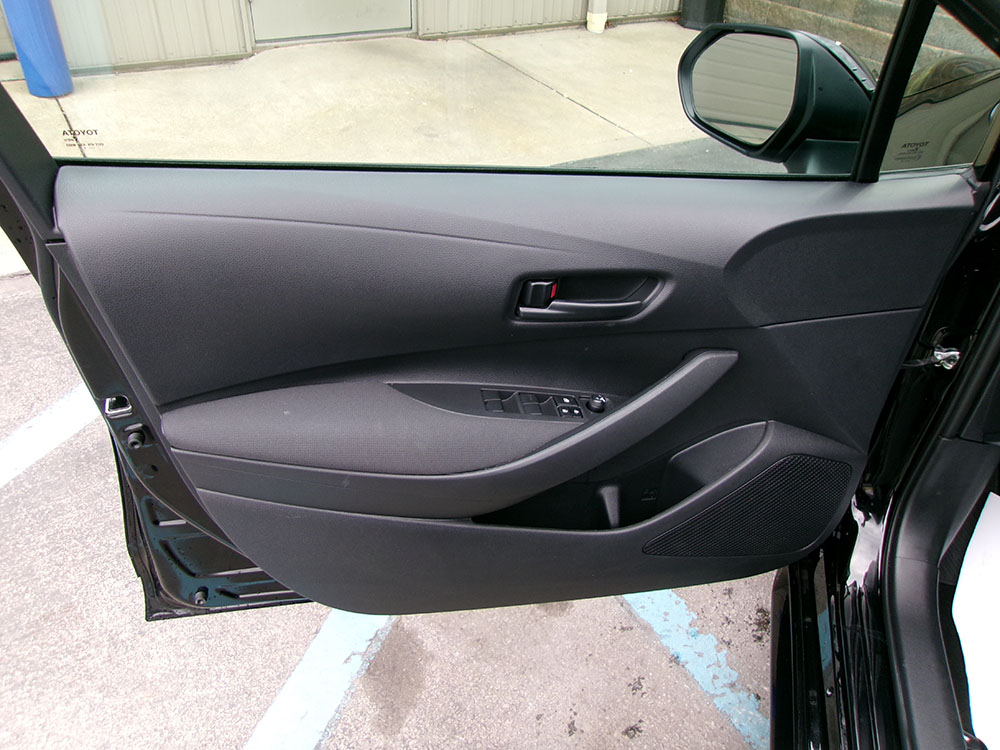 
								TOYOTA COROLLA LE full									