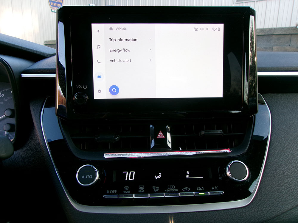 
								TOYOTA COROLLA HYBRID LE full									