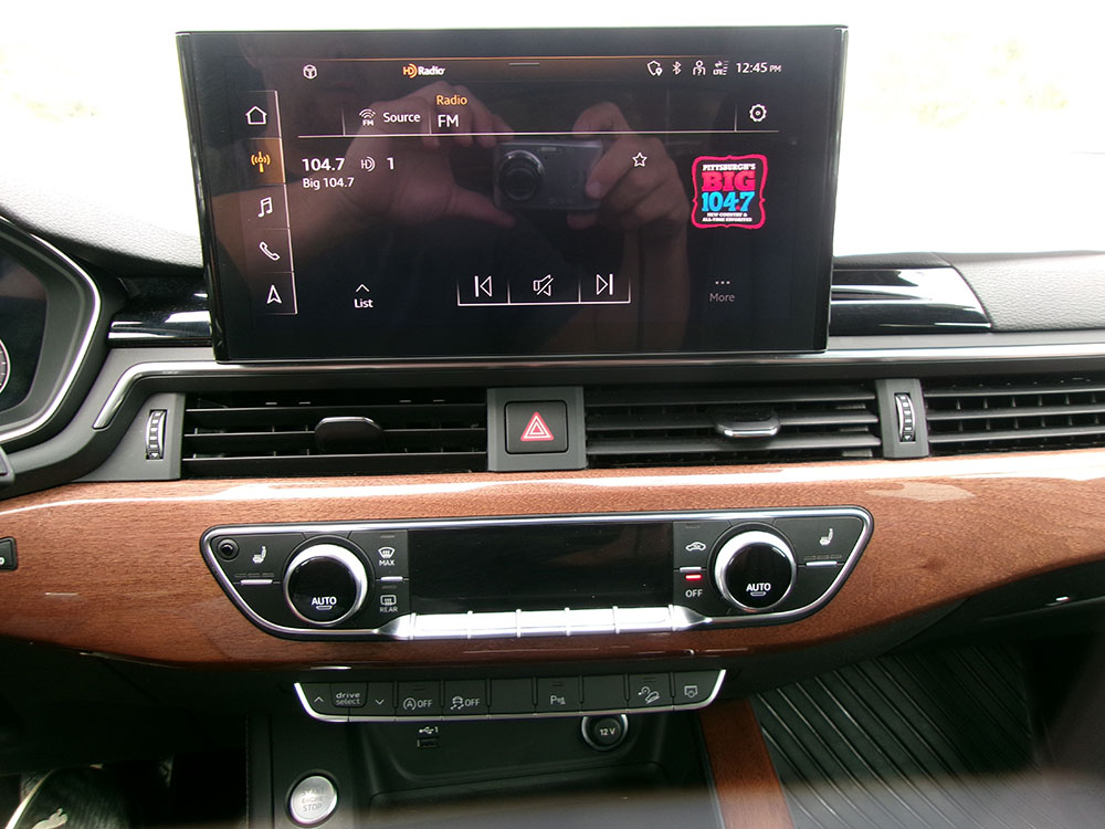 
								AUDI A4 ALLROAD PREMIUM PLUS full									