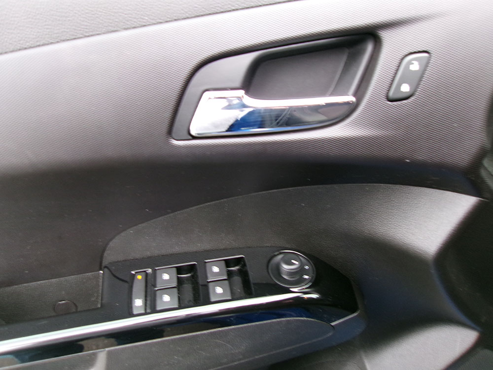 
								CHEVROLET SONIC LT full									