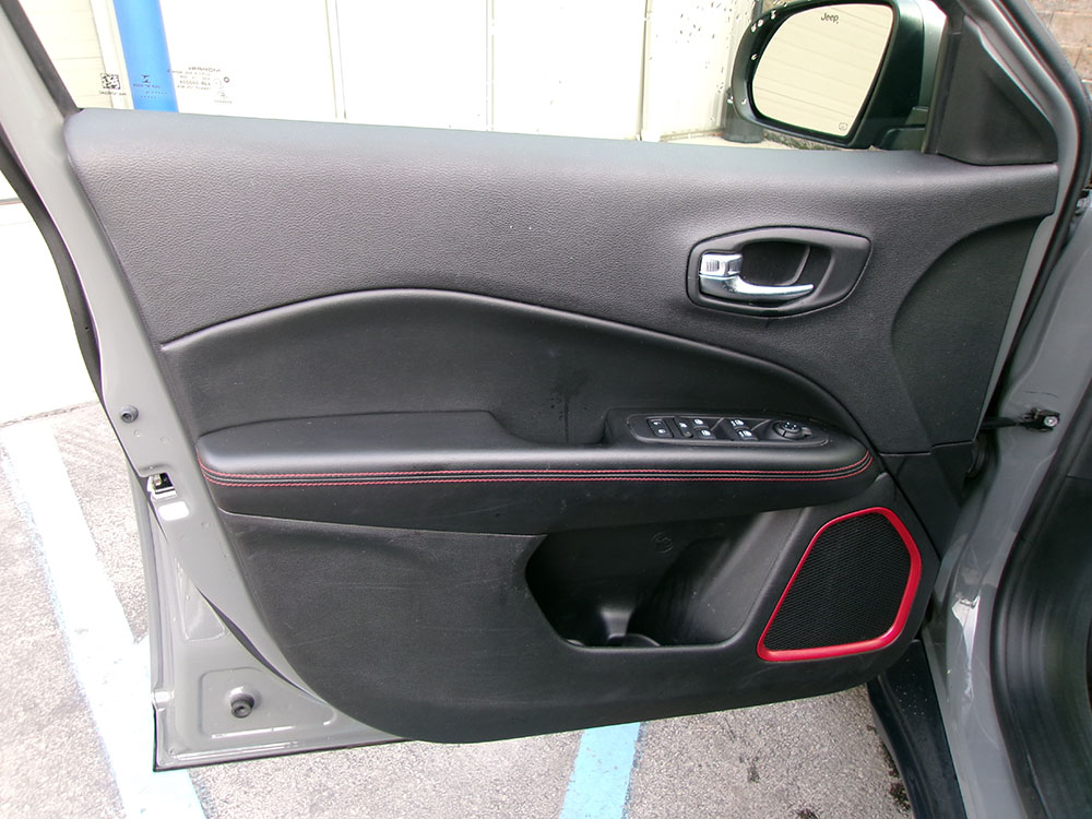 
								JEEP COMPASS TRAILHAWK full									