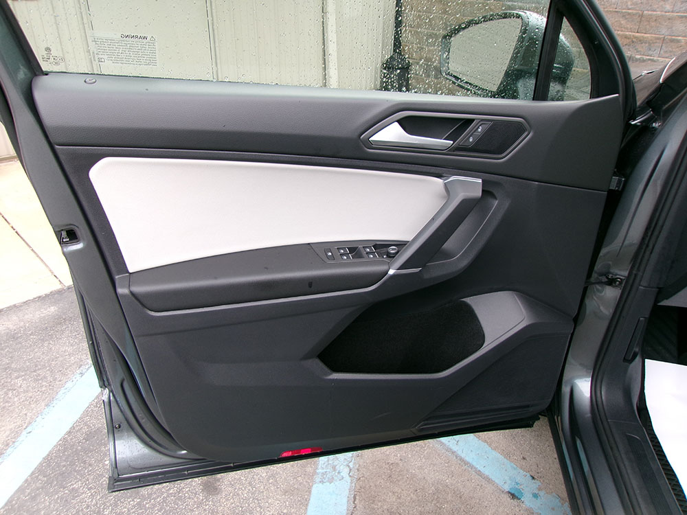 
								VOLKSWAGEN TIGUAN SE full									