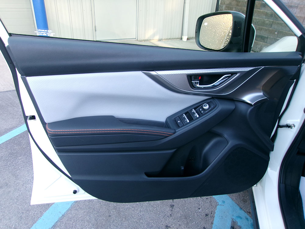 
								SUBARU CROSSTREK LIMITED full									