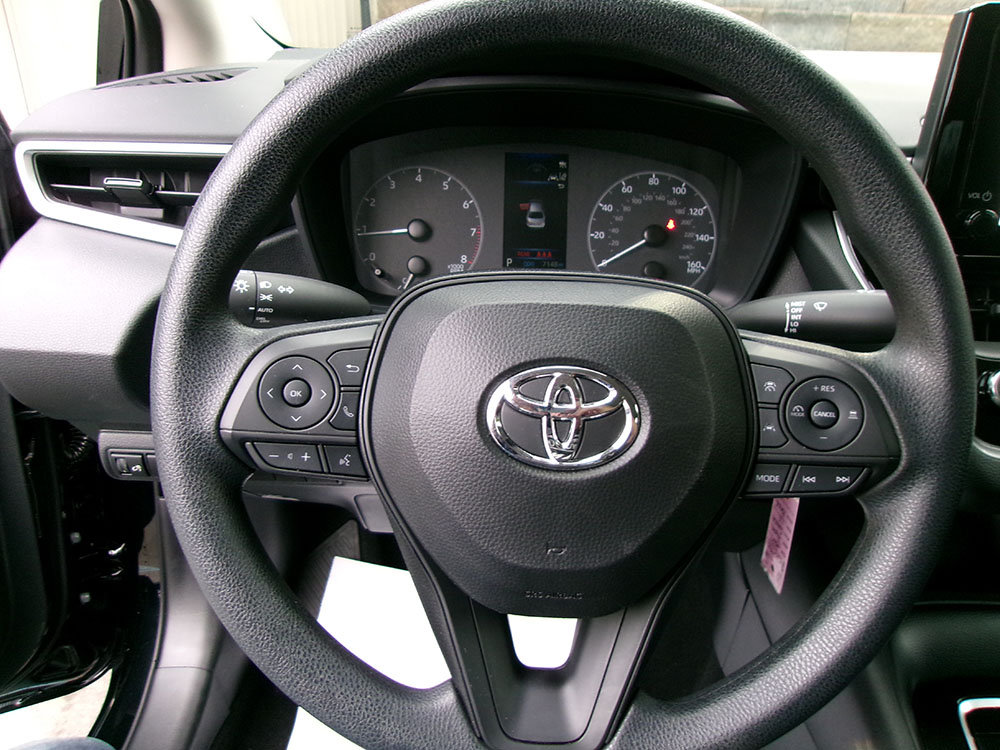 
								TOYOTA COROLLA LE full									