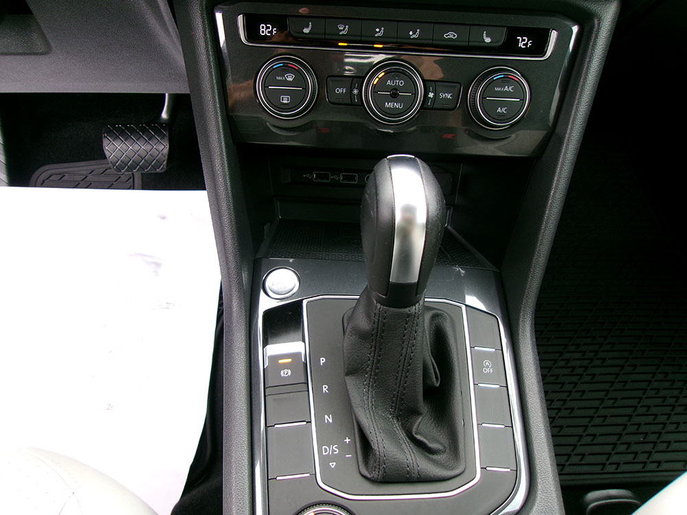 
								VOLKSWAGEN TIGUAN SE full									