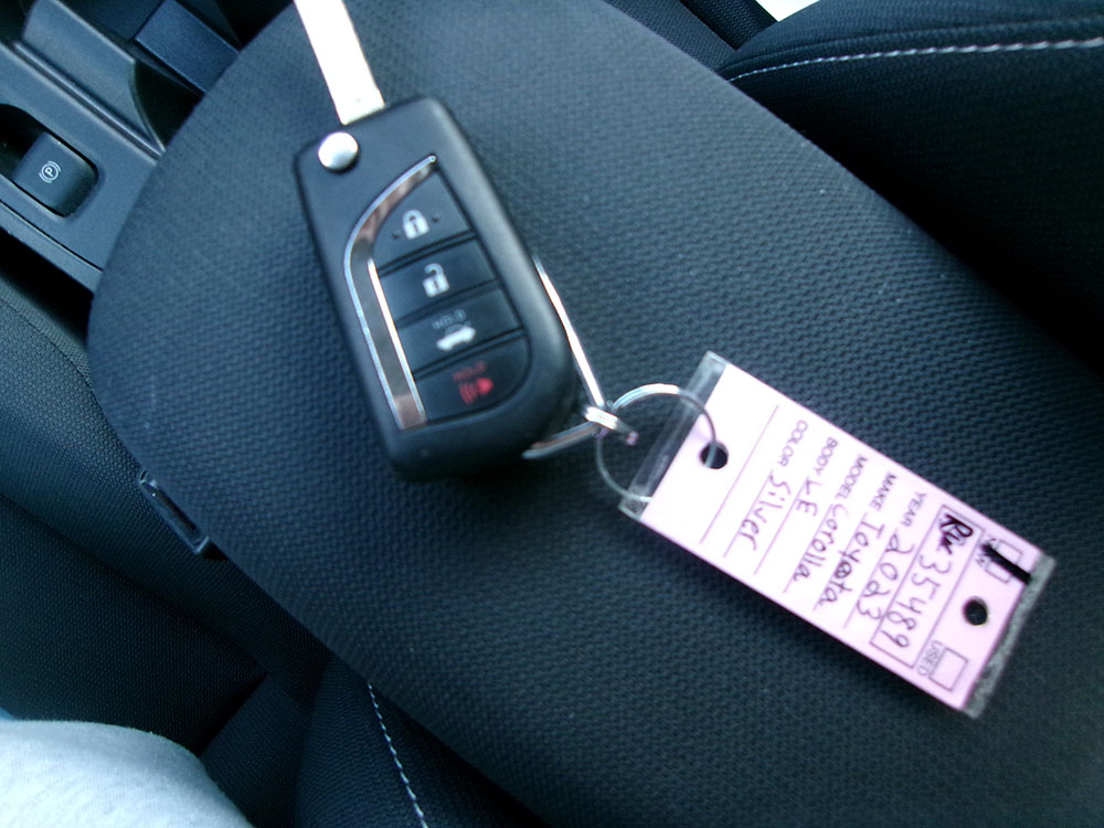 
								TOYOTA COROLLA HYBRID LE full									