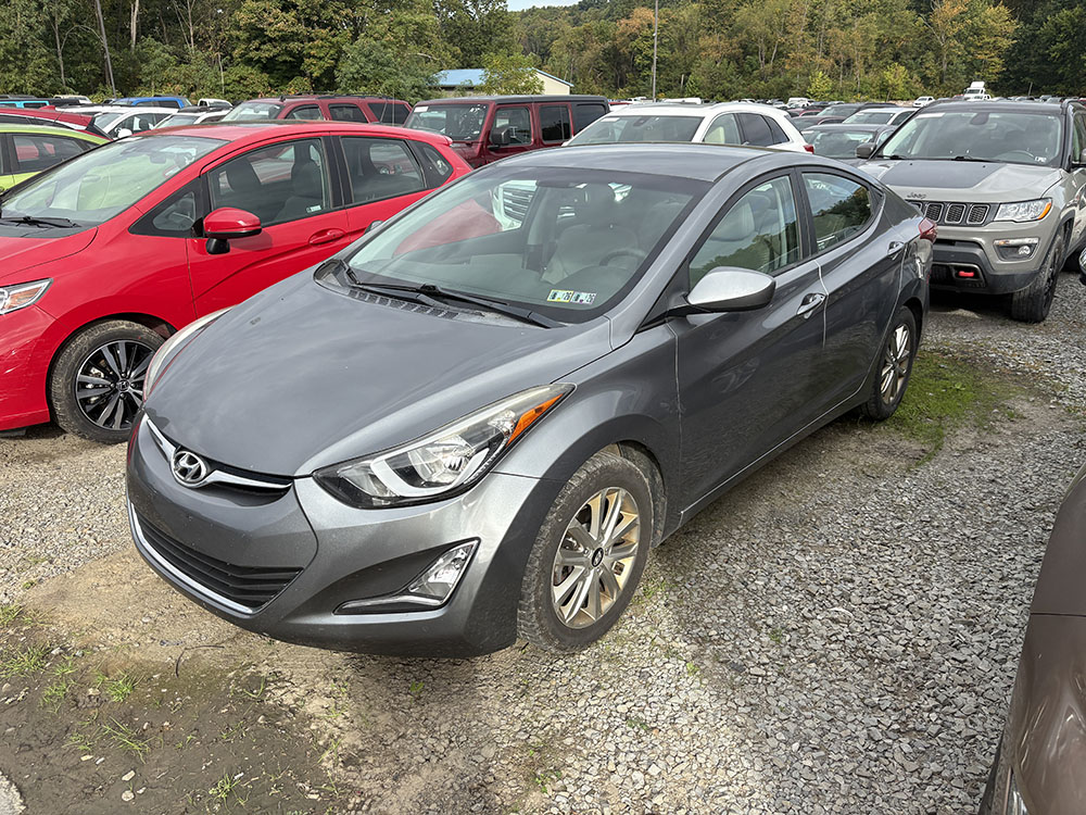 HYUNDAI ELANTRA SE