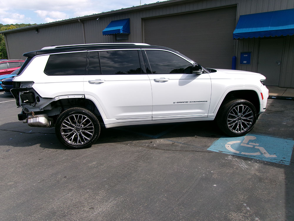 
								JEEP GRAND CHEROKEE SUMMIT RESERVE full									