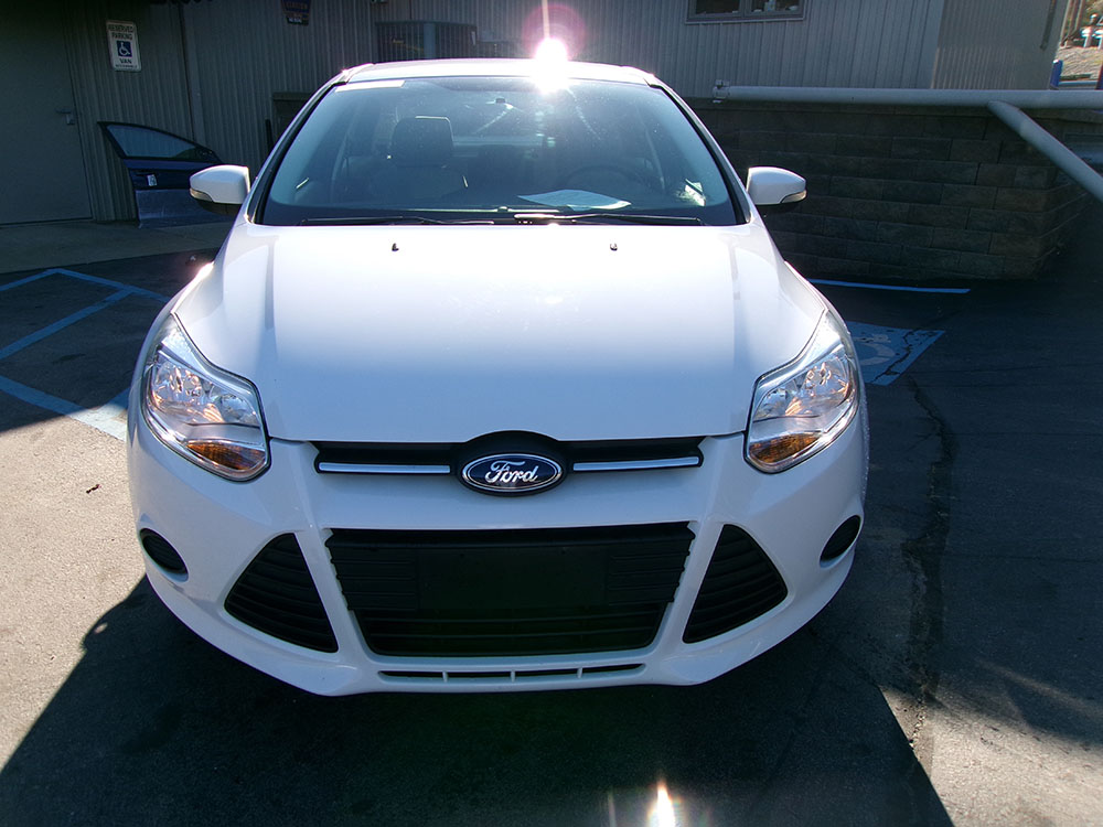 
								FORD FOCUS SE full									