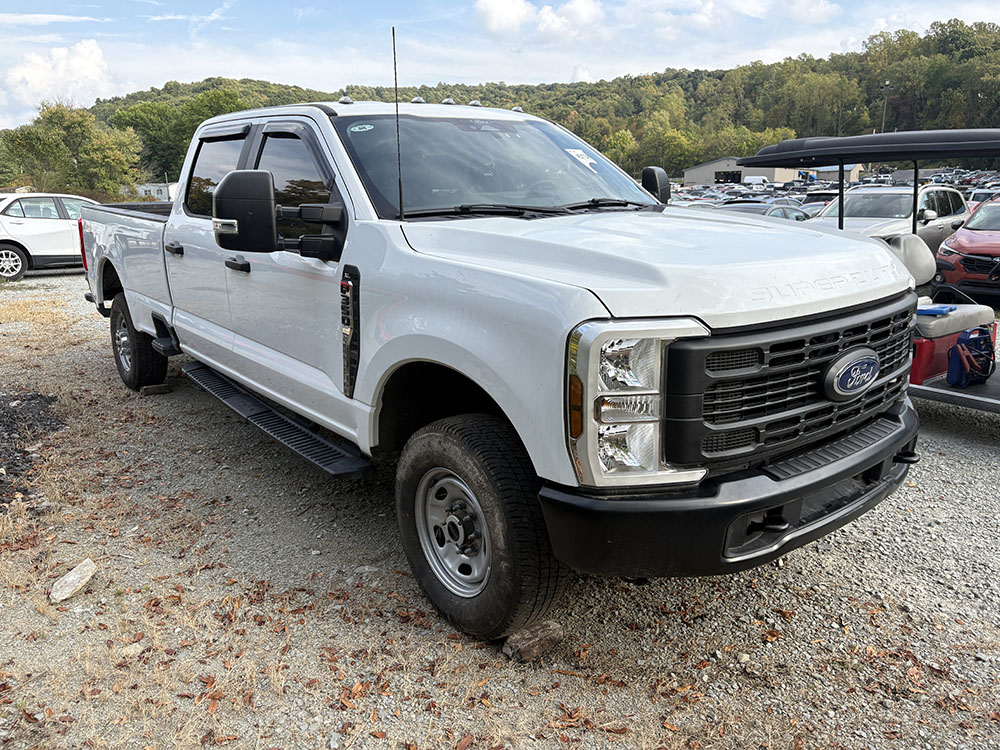 
								FORD F-350 XL CREW CAB 8′ BED full									