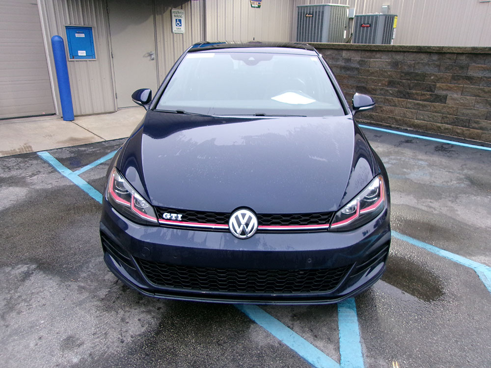 
								VOLKSWAGEN GTI SE full									